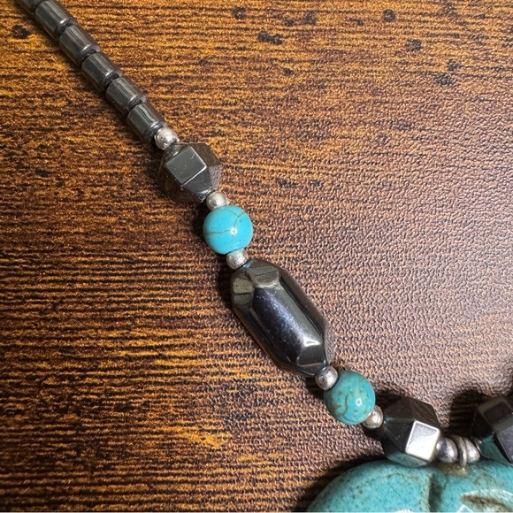Turquoise Dyed Stone Elephant Pendant Hematite Necklace 16 Inch - Picture 5 of 10